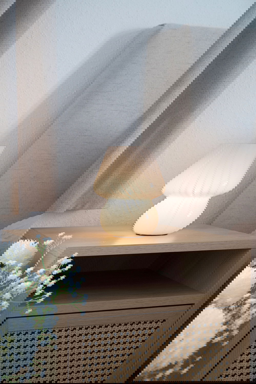 Table lamp with 0.8W bulb